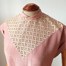 Charger l'image dans la galerie, 1950s - Adorable Antique Pink Rayon Blouse - W37 (94cm)