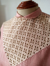 Charger l'image dans la galerie, 1950s - Adorable Antique Pink Rayon Blouse - W37 (94cm)