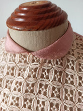 Charger l'image dans la galerie, 1950s - Adorable Antique Pink Rayon Blouse - W37 (94cm)