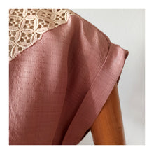 Charger l'image dans la galerie, 1950s - Adorable Antique Pink Rayon Blouse - W37 (94cm)