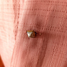 Charger l'image dans la galerie, 1950s - Adorable Antique Pink Rayon Blouse - W37 (94cm)