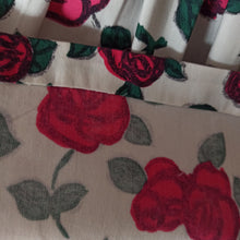 Charger l'image dans la galerie, 1950s 1960s - Adorable Roseprint Cotton Dress - W27 (68cm)