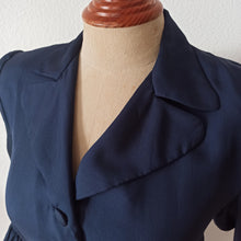 Carica l'immagine nel visualizzatore di Gallery, 1940s - Elegant Midnight Blue Satin Silk Dress - W28.5 (72cm)