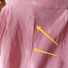 Charger l'image dans la galerie, 1950s - Exquisite Pink Rayon Satin Dress - W26 (66cm)