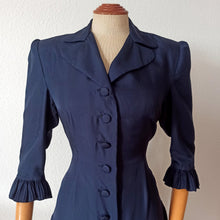Carica l'immagine nel visualizzatore di Gallery, 1940s - Elegant Midnight Blue Satin Silk Dress - W28.5 (72cm)