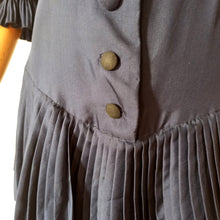 Carica l'immagine nel visualizzatore di Gallery, 1940s - Elegant Midnight Blue Satin Silk Dress - W28.5 (72cm)