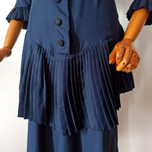 Carica l'immagine nel visualizzatore di Gallery, 1940s - Elegant Midnight Blue Satin Silk Dress - W28.5 (72cm)