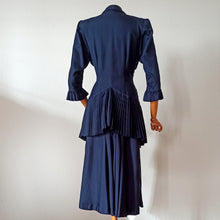 Carica l'immagine nel visualizzatore di Gallery, 1940s - Elegant Midnight Blue Satin Silk Dress - W28.5 (72cm)