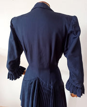 Carica l'immagine nel visualizzatore di Gallery, 1940s - Elegant Midnight Blue Satin Silk Dress - W28.5 (72cm)