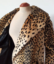 Charger l'image dans la galerie, 1950s - ZANZIBAR - LA FRANCE - Stunning Cheetah Faux Coat