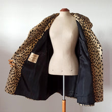 Charger l'image dans la galerie, 1950s - ZANZIBAR - LA FRANCE - Stunning Cheetah Faux Coat