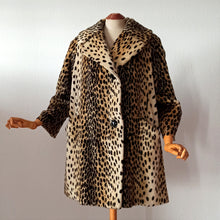 Charger l'image dans la galerie, 1950s - ZANZIBAR - LA FRANCE - Stunning Cheetah Faux Coat