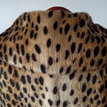 Charger l'image dans la galerie, 1950s - ZANZIBAR - LA FRANCE - Stunning Cheetah Faux Coat
