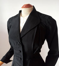 Cargar imagen en el visor de la galería, 1940s - Exquisite Couture Black Silk Crepe Jacket - W30 (76cm)
