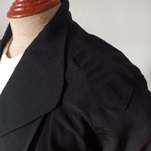 Cargar imagen en el visor de la galería, 1940s - Exquisite Couture Black Silk Crepe Jacket - W30 (76cm)