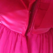 Carica l'immagine nel visualizzatore di Gallery, 1960s - MISS ELLIET, California - Stunning Pink Cocktail Dress - W24 (60cm)