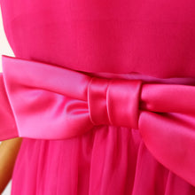 Carica l'immagine nel visualizzatore di Gallery, 1960s - MISS ELLIET, California - Stunning Pink Cocktail Dress - W24 (60cm)