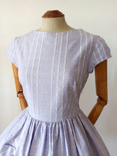 Charger l'image dans la galerie, 1950s 1960s - Adorable Lilac Textured Cotton Dress - W27.5 (70cm)