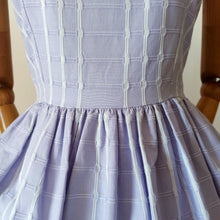 Charger l'image dans la galerie, 1950s 1960s - Adorable Lilac Textured Cotton Dress - W27.5 (70cm)