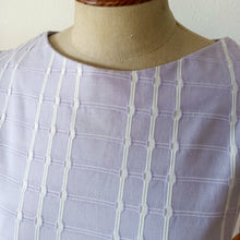 Charger l'image dans la galerie, 1950s 1960s - Adorable Lilac Textured Cotton Dress - W27.5 (70cm)