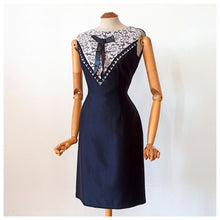 Charger l'image dans la galerie, 1960s - Gorgeous Black Wool Cotton Lace Dress - W28.5 (72cm)