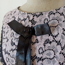 Charger l'image dans la galerie, 1960s - Gorgeous Black Wool Cotton Lace Dress - W28.5 (72cm)