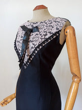 Charger l'image dans la galerie, 1960s - Gorgeous Black Wool Cotton Lace Dress - W28.5 (72cm)