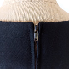 Charger l'image dans la galerie, 1960s - Gorgeous Black Wool Cotton Lace Dress - W28.5 (72cm)