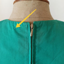 Charger l'image dans la galerie, 1960s - Cute Green Cotton Blouse - W35 (90cm)