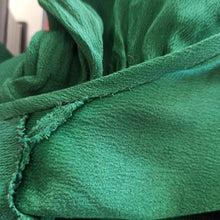 Cargar imagen en el visor de la galería, 1930s - Glorious Forest Green Rayon Crepe Dress - W28.5 (72cm)