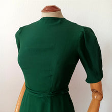 Cargar imagen en el visor de la galería, 1930s - Glorious Forest Green Rayon Crepe Dress - W28.5 (72cm)