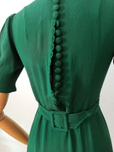 Cargar imagen en el visor de la galería, 1930s - Glorious Forest Green Rayon Crepe Dress - W28.5 (72cm)