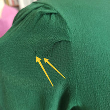 Cargar imagen en el visor de la galería, 1930s - Glorious Forest Green Rayon Crepe Dress - W28.5 (72cm)