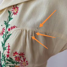 Cargar imagen en el visor de la galería, 1940s - Ultragorgeous Embroidery Vanilla Rayon Blouse - W31 (78cm)