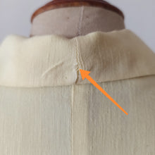 Cargar imagen en el visor de la galería, 1940s - Ultragorgeous Embroidery Vanilla Rayon Blouse - W31 (78cm)