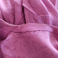 Cargar imagen en el visor de la galería, 1940s - Gorgeous Pink Textured Crepe Dress - W28 (72cm)