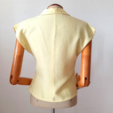 Cargar imagen en el visor de la galería, 1940s - Ultragorgeous Embroidery Vanilla Rayon Blouse - W31 (78cm)