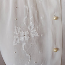 Cargar imagen en el visor de la galería, 1940s - Exquisite White Rayon Silk Blouse - W41 (104cm)