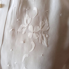 Cargar imagen en el visor de la galería, 1940s - Exquisite White Rayon Silk Blouse - W41 (104cm)