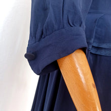 Carica l'immagine nel visualizzatore di Gallery, 1940s - Elegant German Deep Blue Crepe Dress - W27.5 (70cm)