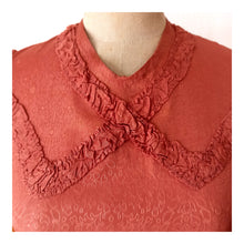 Cargar imagen en el visor de la galería, 1930s - Exquisite Pale Copper Dress - W29 (74cm)