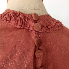 Cargar imagen en el visor de la galería, 1930s - Exquisite Pale Copper Dress - W29 (74cm)
