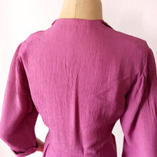 Cargar imagen en el visor de la galería, 1940s - Gorgeous Pink Textured Crepe Dress - W28 (72cm)