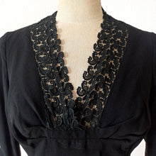 Cargar imagen en el visor de la galería, 1940s - Gorgeous Collar Black Crepe Dress - W30 (76cm)
