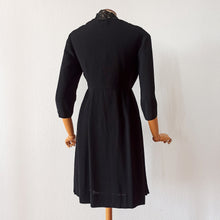 Cargar imagen en el visor de la galería, 1940s - Gorgeous Collar Black Crepe Dress - W30 (76cm)