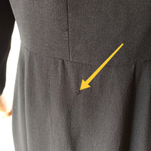 Cargar imagen en el visor de la galería, 1940s - Gorgeous Collar Black Crepe Dress - W30 (76cm)