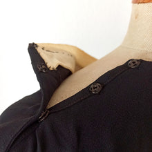 Cargar imagen en el visor de la galería, 1930s - Exquisite Art Deco Black Crepe Dress - W37 (94cm)