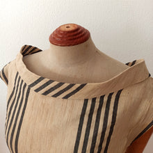 Charger l'image dans la galerie, 1950s - ANIC ET MAG, France - Exquisite Couture Silk Dress - W27.5 (70cm)