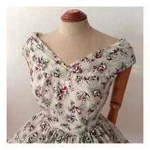 Load image into Gallery viewer, 1950s - Adorable Christmas Colors Nylon Dress - W24 (60cm)