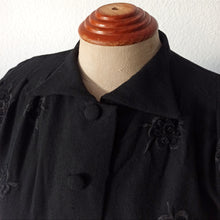 Charger l'image dans la galerie, 1940s - DEROFA MODEL, Germany - Stunning Black Embroidery Wool Dress - W35 (88cm)